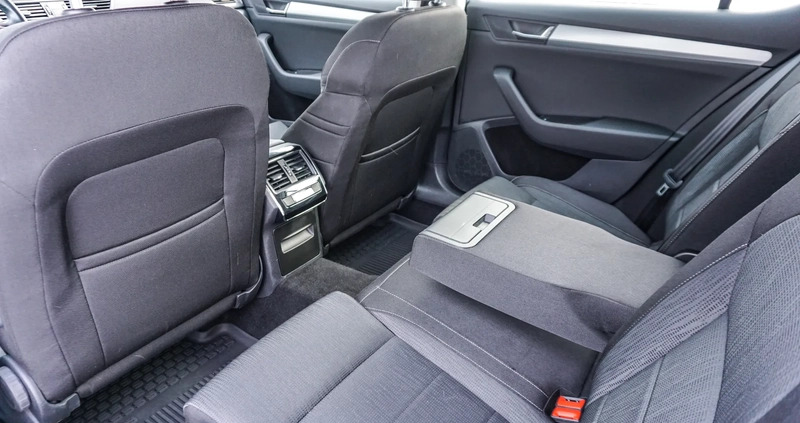 Skoda Superb cena 79900 przebieg: 135338, rok produkcji 2019 z Moryń małe 92
